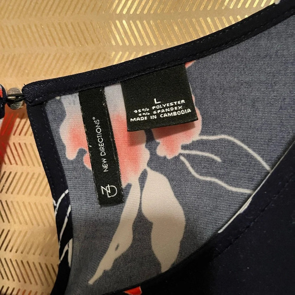 NEW DIRECTION~NAVY BLOUSE~COLD SHOULDER-~LG - Picture 3 of 8